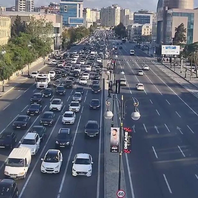 Bakıda 18 istiqamətdə tıxac yaranıb