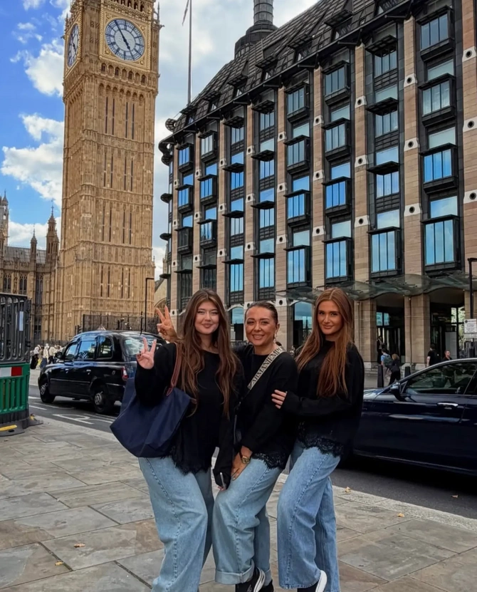 Lalə Azərtaşdan Londonda oxuyan qızları ilə bağlı paylaşım