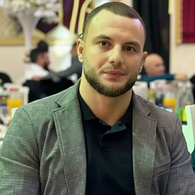 32 yaşlı kişi bayram gecəsi klubun qarşısında öldürüldü