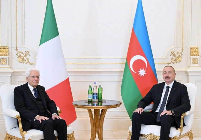 Prezident İlham Əliyevin Sercio Mattarella ilə təkbətək görüşü keçirilib