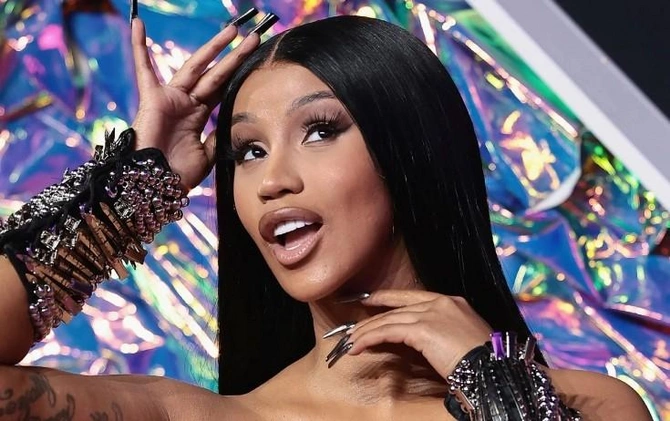 Dünya məşhurlarını neçə milyon insan izləyir? - SİYAHI