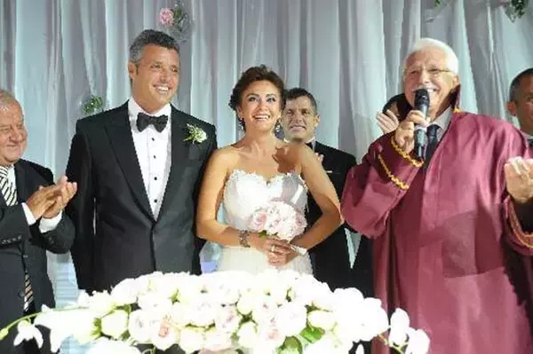 Hülya Avşar, Emina Yahoviçlə sevgili olan 61 yaşlı Sadettin Saranın macəra dolu EŞQ HƏYATI