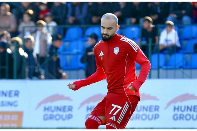 Azərbaycanda tanınmış klubun futbolçusu BIÇAQLANIB