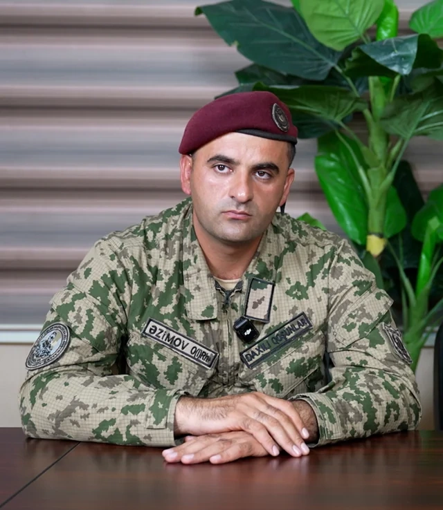 DİN Daxili Qoşunlarının hərbi qulluqçusu: 
