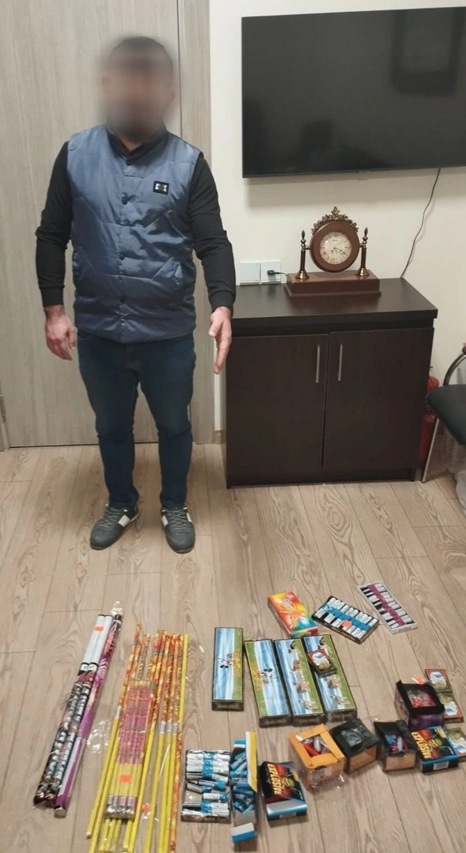 Abşeron rayonunda pirotexniki vasitələr satan iki nəfər saxlanılıb