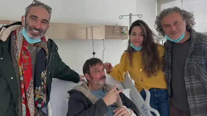 15 il əvvəl xəstə ziyarətinə gələn aktyor indi orada özü üçün donor gözləyir