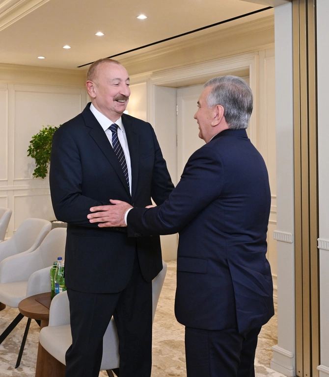 İlham Əliyev Özbəkistan Prezidenti ilə görüşüb