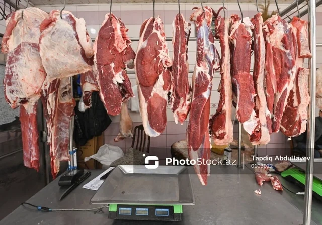 Ət bahalaşır, kolbasa istehsalı artır - Alıcılar nəyə üstünlük verirlər?