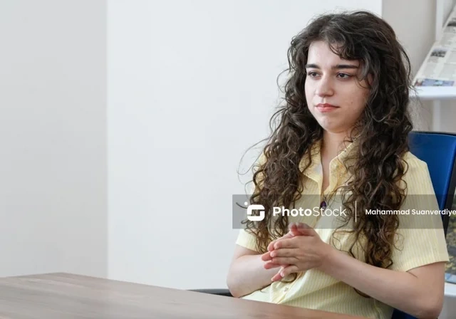 Ana qızı ilə eyni ildə ali məktəbi bitirdi: 20 il sonra gerçəkləşən arzu