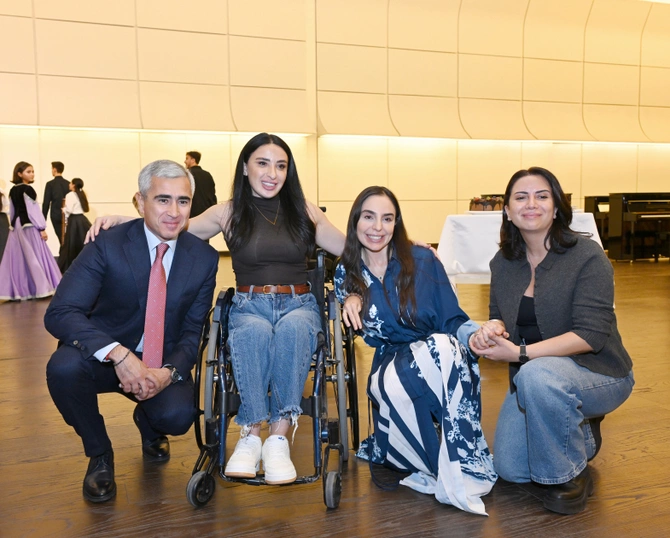 Heydər Əliyev Fondunun dəstəyi ilə alınan musiqi alətlərinin təqdimatı olub Heydər Əliyev Fondunun dəstəyi ilə alınan musiqi alətlərinin təqdimatı olub