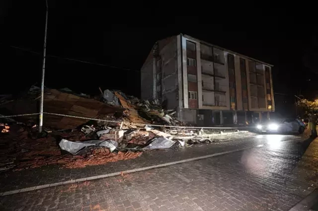 Balıkesirdəki zəlzələ zamanı 25 bina zərər görüb Balıkesirdəki zəlzələ zamanı 25 bina zərər görüb