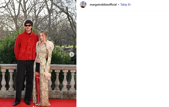 Köhnə libasları ilə qalalara qatılan Hollivud ulduzları