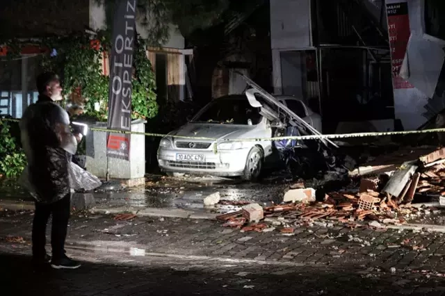Balıkesirdəki zəlzələ zamanı 25 bina zərər görüb Balıkesirdəki zəlzələ zamanı 25 bina zərər görüb