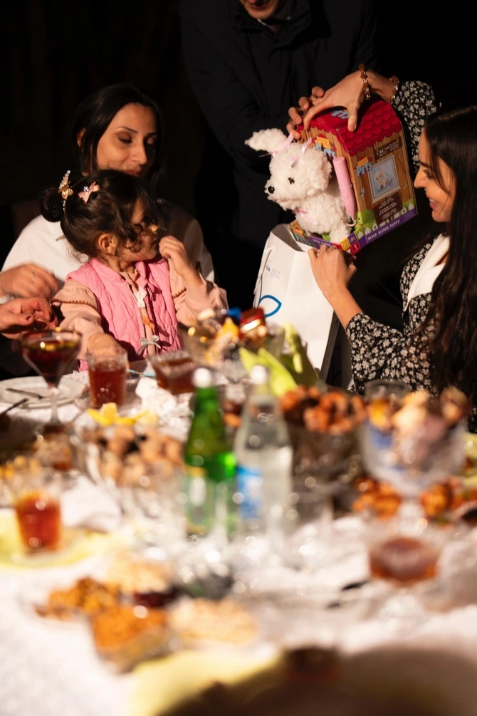 Leyla Əliyeva Qəbələdə "Gənc arıçı" layihəsinin iştirakçısı ilə görüşüb Leyla Əliyeva Qəbələdə "Gənc arıçı" layihəsinin iştirakçısı ilə görüşüb