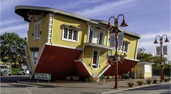 Şəlalənin, suyun üzərində yerləşir - Dünyada heyrətə gətirən EVLƏR