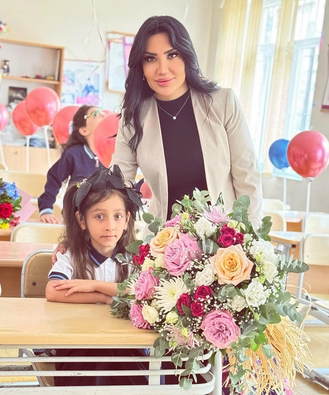 Bu azərbaycanlı məşhurların övladı birinci sinifə gedir Bu azərbaycanlı məşhurların övladı birinci sinifə gedir