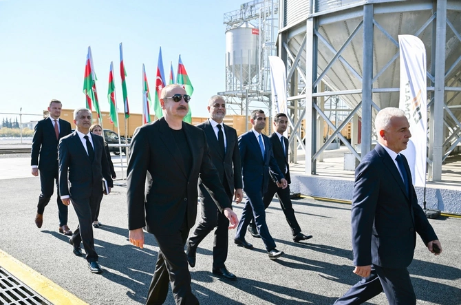 İlham Əliyev İmişlidə "Promalt" MMC-nin arpa emalı müəssisəsinin açılışını edib İlham Əliyev İmişlidə "Promalt" MMC-nin arpa emalı müəssisəsinin açılışını edib