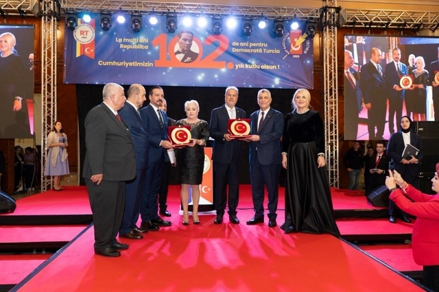 Rumıniyada türk siyasətçiyə Qənirə Paşayeva xüsusi mükafatı verildi Rumıniyada türk siyasətçiyə Qənirə Paşayeva xüsusi mükafatı verildi