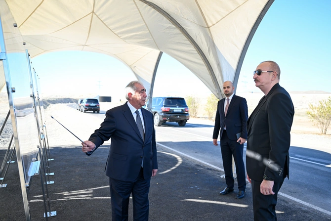 Prezident İlham Əliyev Cəbrayıl rayonunda "Şəfəq" Günəş Elektrik Stansiyasına gedən avtomobil yolunun açılışında iştirak edib Prezident İlham Əliyev Cəbrayıl rayonunda "Şəfəq" Günəş Elektrik Stansiyasına gedən avtomobil yolunun açılışında iştirak edib