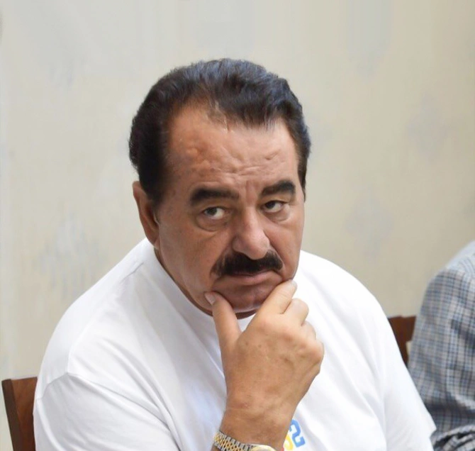 Müəzzin, usta, xilasedici, həkim, reklam meneceri işləyən TÜRKİYƏLİ MƏŞHURLAR - SİYAHI