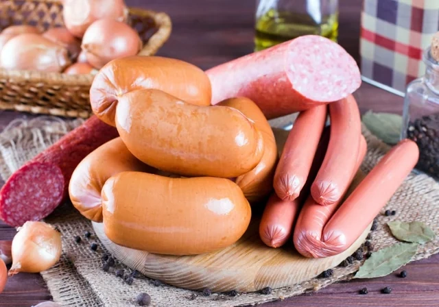 Ət bahalaşır, kolbasa istehsalı artır - Alıcılar nəyə üstünlük verirlər?