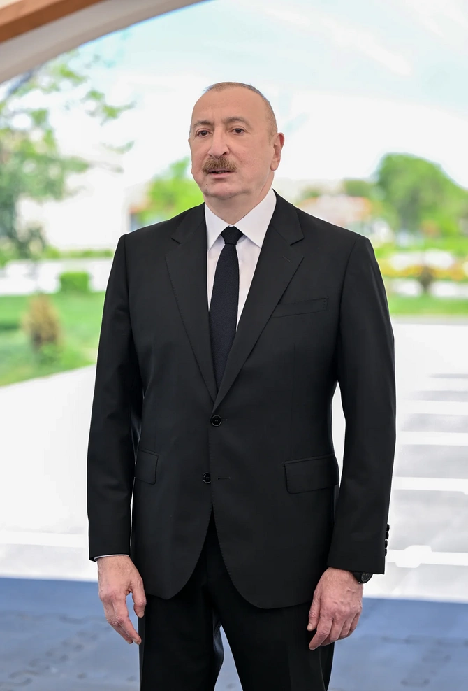 Prezident və birinci xanım Cəbrayıl rayonunun Şükürbəyli kəndinə köçən sakinlərlə görüşüblər