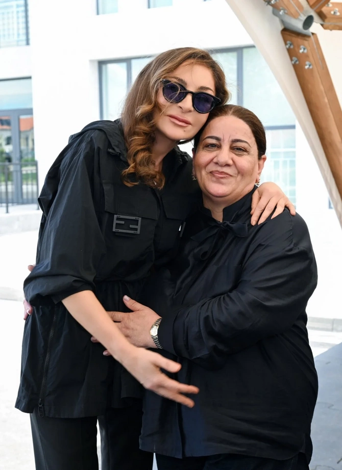 Prezident və birinci xanım Cəbrayıl rayonunun Şükürbəyli kəndinə köçən sakinlərlə görüşüblər