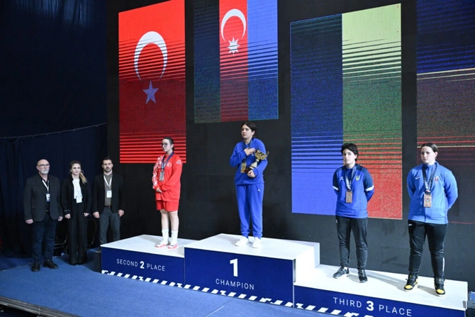 Azərbaycan boksçuları Avropa çempionatını 8 medalla başa vurub Azərbaycan boksçuları Avropa çempionatını 8 medalla başa vurub