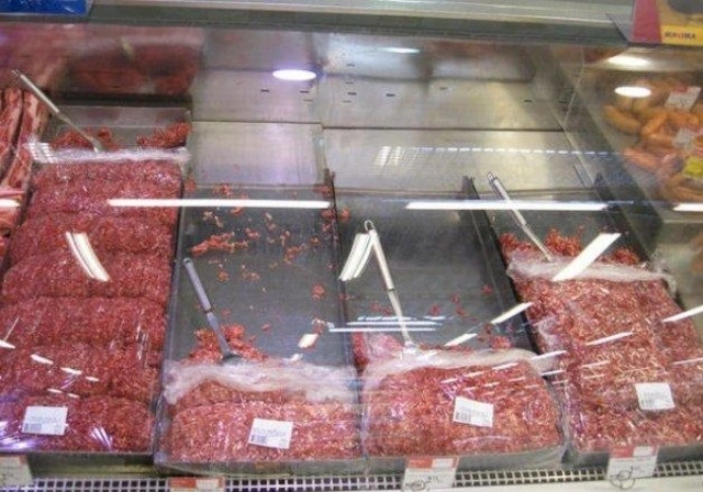 Marketlərdə su qiymətinə satılan farşın TƏRKİBİ: Toyuq ayağı, qığırdaq, iç piylər...
