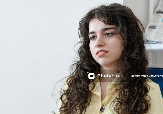 Ana qızı ilə eyni ildə ali məktəbi bitirdi: 20 il sonra gerçəkləşən arzu
