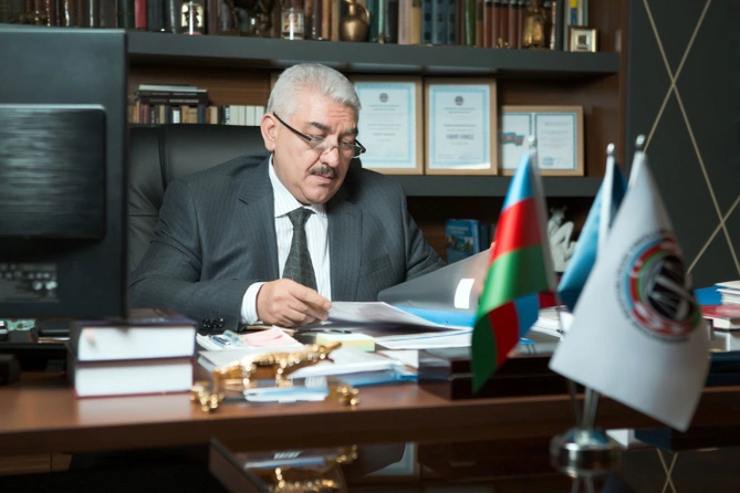 Nüfuz alverində ittiham olunan vəkilə hökm oxunub