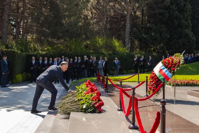 В Азербайджане почтили память общенационального лидера Гейдара Алиева