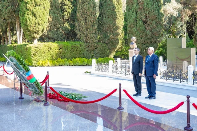 &Uuml;mummilli lider Heydər Əliyevin xatirəsi anılır