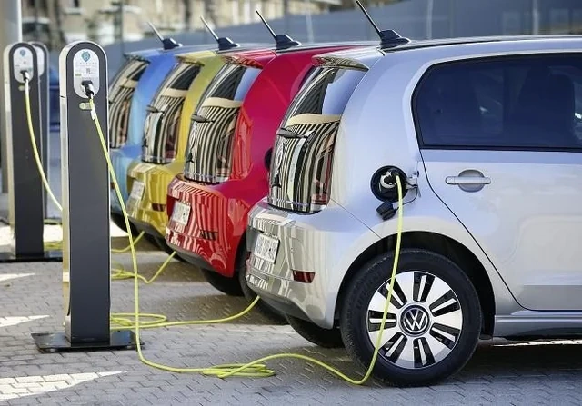 Şok statistika: Elektromobil bazarında geriləmə başladı - Ekspertlər səbəbləri açıqladılar