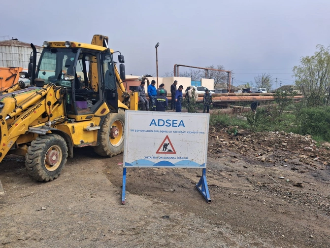 NZS-də partlayan su borusu təmir edilir