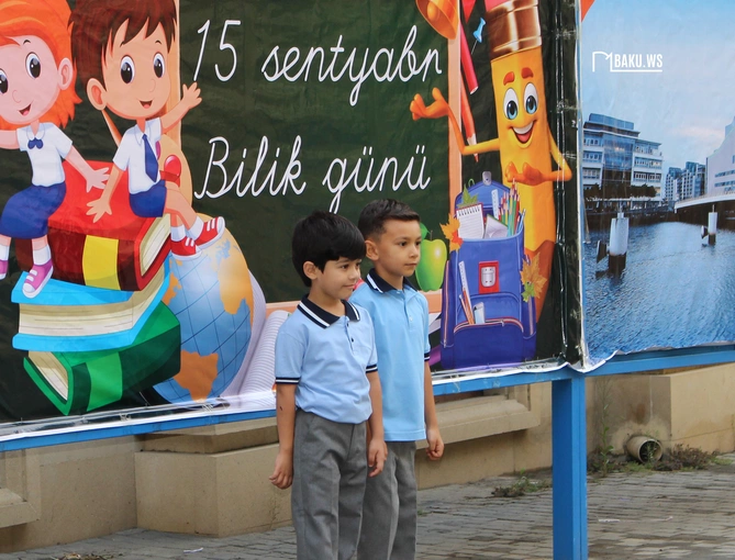 Məktəbin ilk günündən FOTOLAR