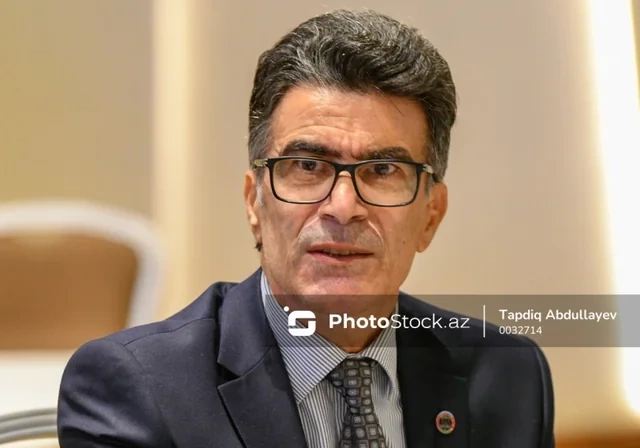 Əmək bazarında yeni dinamika - Yerli kadrlar əcnəbi işçiləri üstələyirlər