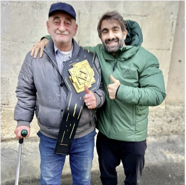 Rafael Ağayevdən vəfat edən atası ilə bağlı paylaşım