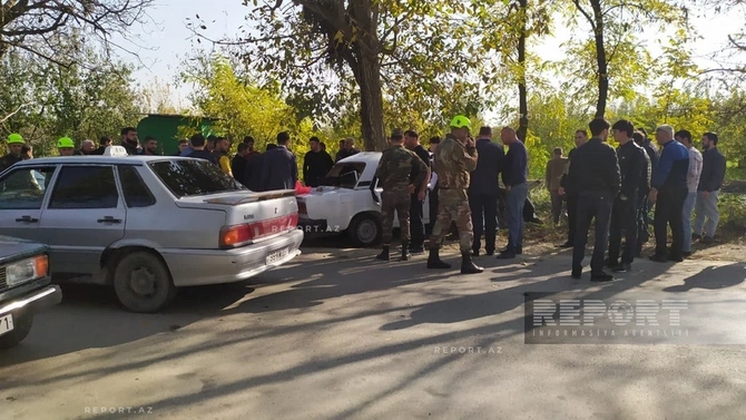 Qubada avtomobili ağaca çırpılıb, ölən və yaralanan var