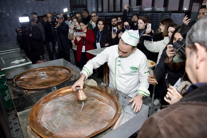 Halvaçılığdan ipəkçiliyə, tarixin rəngli pəncərələrinə - Şəki SƏFƏRİ