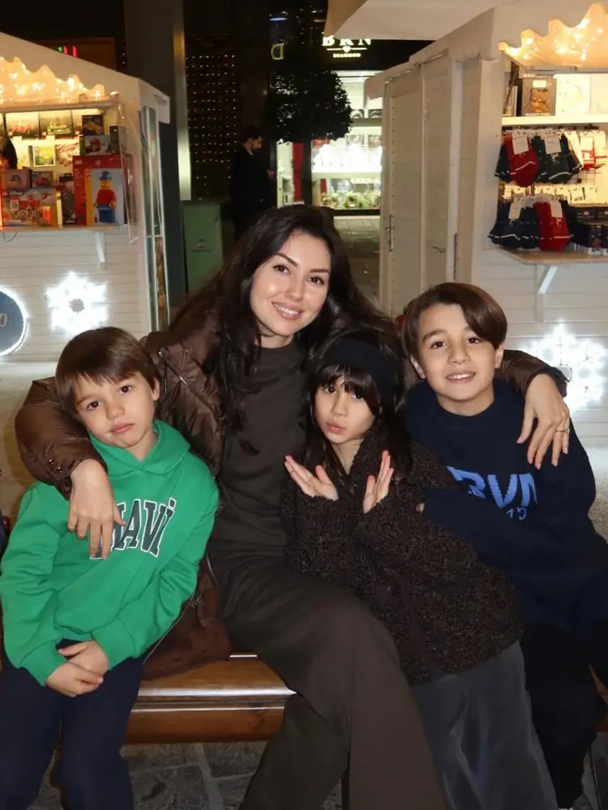 Şou-biznesin xoşbəxt ailə həyatı olan məşhurları - SİYAHI