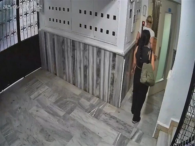 Müğənni Güllünün qatili olduğu deyilən qızı: "Qatil olsaydım məni buraxardılar?" Müğənni Güllünün qatili olduğu deyilən qızı: "Qatil olsaydım məni buraxardılar?"