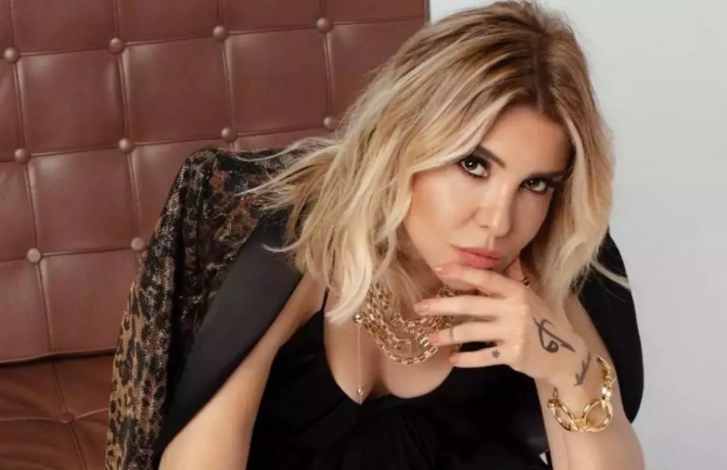 Müəzzin, usta, xilasedici, həkim, reklam meneceri işləyən TÜRKİYƏLİ MƏŞHURLAR - SİYAHI