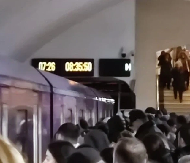 В бакинском метро вновь наблюдается проблема: что происходит с поездами?