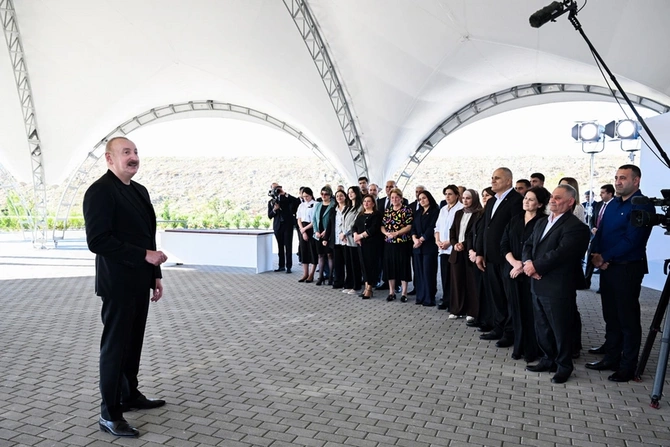 Zəngilanın Məmmədbəyli və Ağalı kəndlərinin sakinlərinə mənzillərin açarları təqdim edilib Zəngilanın Məmmədbəyli və Ağalı kəndlərinin sakinlərinə mənzillərin açarları təqdim edilib