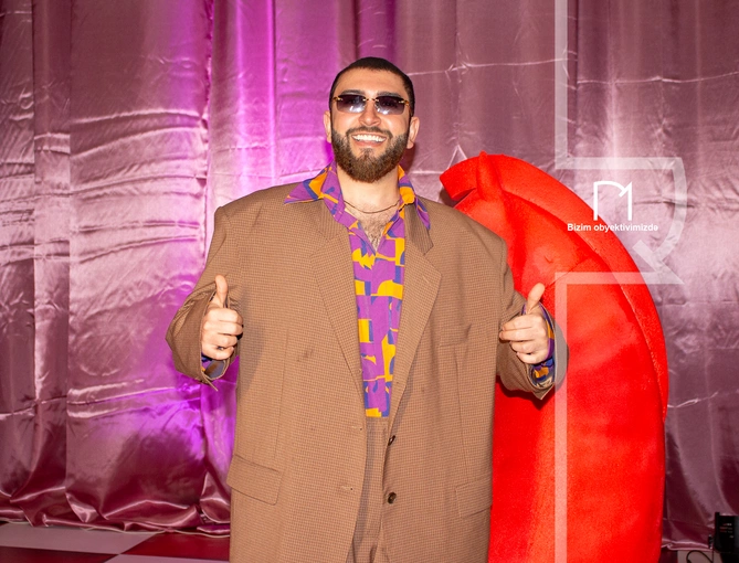 Aygün Kazımovanın ad günündə geyimləri ilə bərq vuran MƏŞHURLAR