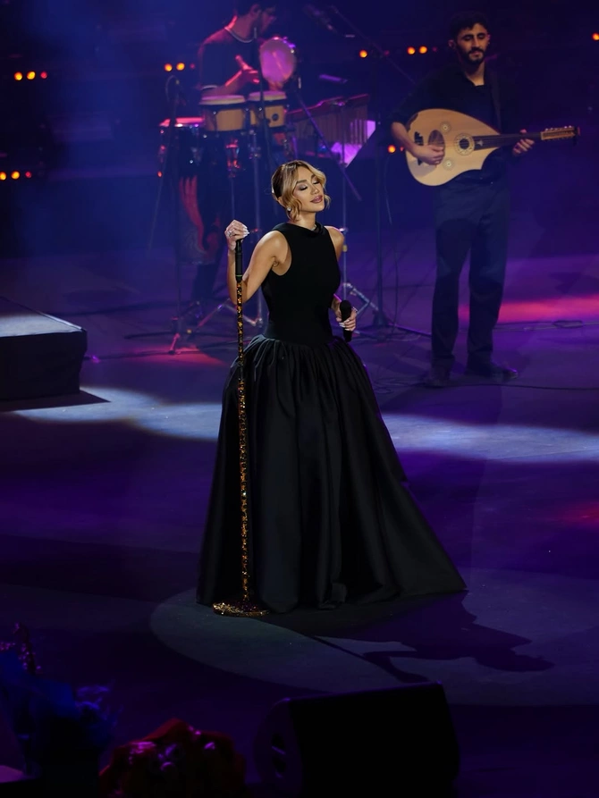 Röya Ayxanın 25 illik səhnə fəaliyyətinə həsr olunan KONSERTDƏN GÖRÜNTÜLƏR Röya Ayxanın 25 illik səhnə fəaliyyətinə həsr olunan KONSERTDƏN GÖRÜNTÜLƏR