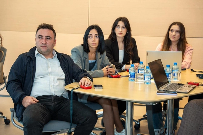 "Süni intellektin mediada tətbiqi" mövzusunda seminarlara başlanılıb "Süni intellektin mediada tətbiqi" mövzusunda seminarlara başlanılıb