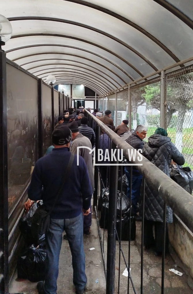 Biləsuvar gömrük postunda nə baş verir? - Naxçıvandan gələnlər saatlardır soyuqda gözləyir