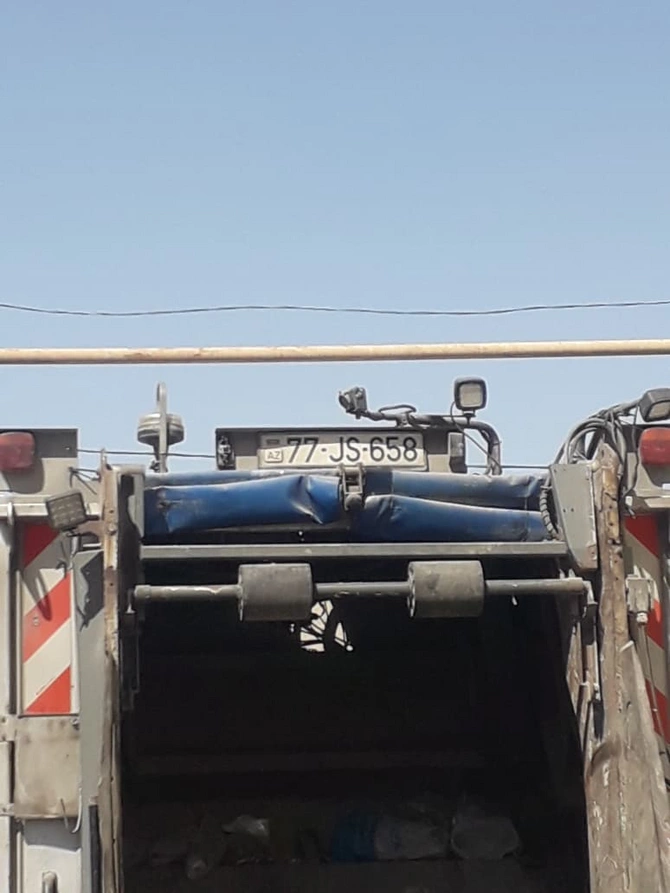 Xırdalanda zibil maşınları YOLA ZİYAN vurub Xırdalanda zibil maşınları YOLA ZİYAN vurub